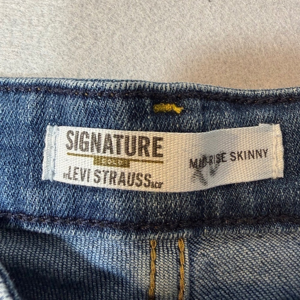 Signature by Levi Strauss Women Mid Rise Stretchy Skinny Jeans Medium Wash Denim - Picture 6 of 6
